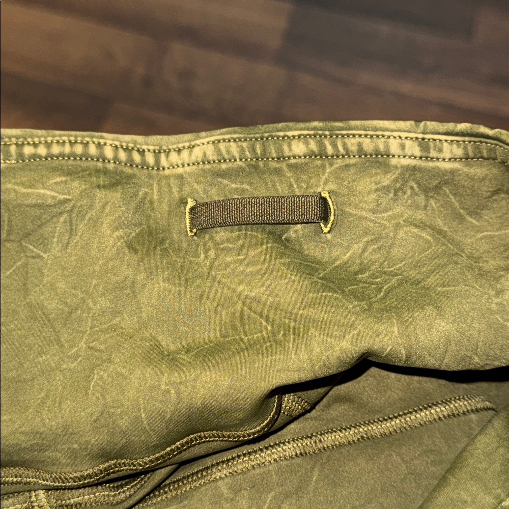 Lululemon Size 4 Fast and Free Short 10" *Ice Dye
Ice Wash Moss Green Modest Gym - Picture 4 of 10
